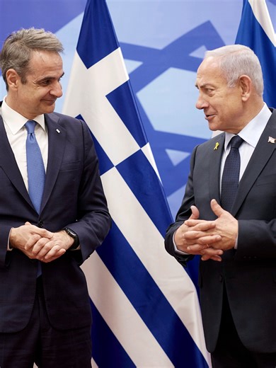 Μας βάζουν σε ΠΟΛΕΜΟ για ώφελος του σιωνιστικού αποβρασματος. ΔΙΑΔΩΣΤΕ! Μας λένε ότι η φρεγάτα πάει για να προστατέψει την Κύπρο αλλά στη πραγματικότητα πάει γιατί οι Αμερικάνοι τυφλώθηκαν στο Κατάρ! Γιατί δεν το λέει ΚΑΝΕΝΑ κόμμα αυτό στη Βουλή!;; ΚΑΜΙΑ ΣΥΜΜΕΤΟΧΉ ΤΗΣ ΕΛΛΑΔΑΣ ΣΤΟ ΠΟΛΕΜΟ