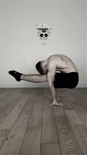 Strong enough to hold, flexible enough to flow 💪 #workout #calisthenics #flexibility #challenge