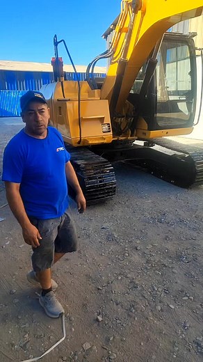 cat 311 #trabajo #pintores #maquinaria #caterpillar #pintura #clientefeliz