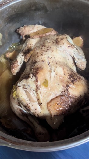 I tried cooking the viral recipe here in Tiktok “Waterless Chicken Soup” 👩‍🍳👌#foodtok #recipe #viral #chicken #cooking