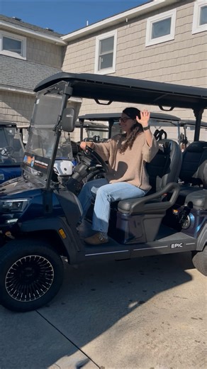 The cutest sales team in the game 🌟☺️ Come see us at High Tider - we will hook you up 👀🙌🏼🛞 #sales #team #HIGHTIDER | High Tider OBX