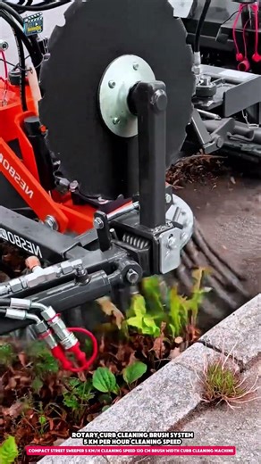 Compact Street Sweeper 5 km/h Cleaning Speed 120 cm Brush Width Curb Cleaning Machine