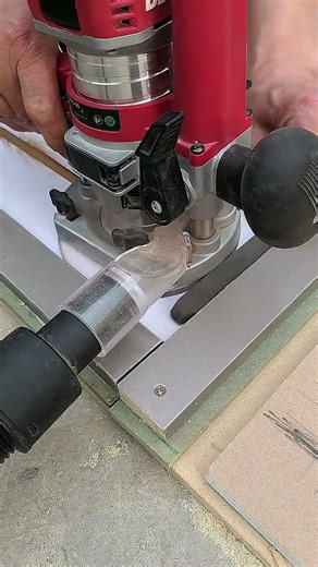 Using an edge trimmer to create shapes #Home Decor Craftsman# It's time to show off your skills