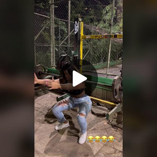 In Medellin, Bar hopping. 😂 #medellin #outdoorgym #colmbiana #workout #comedy #workoutmotivation #jeans #girlsweightlifting #ootd #colombia
