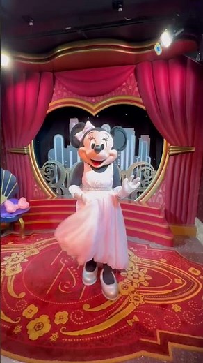 Experience Sorcerer Mickey & Red Carpet Minnie at Hollywood Studios