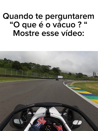 Efeito do Vácuo nas Corridas de Carros
