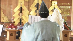 Japanology Plus 〜 Shrine Duties 〜 May 8, Tues. 23:30 (JST) May 9, Wed. 5:30 / 11:30 https://www.nhk.or.jp/nhkworld/en/tv/japanologyplus/program-20180508.html Shinto shrine priests' duties help to conserve traditions. Each time, Peter Barakan meets experts with fascinating cultural insights, while Matt Alt presents an entertaining take on the same theme. | NHK WORLD-JAPAN