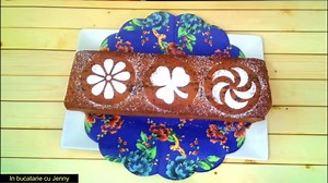 9.9K views · 387 reactions | Chec simplu cu vanilie si iaurt - Cea mai usoara si rapida reteta. Checul este foarte fraged, pufos si foarte bine aromat. Sper sa va placa si sa-l incercati si voi. Ingrediente: 5 oua mari 250 g faina 240 g zahar 120 ml ulei 120 g iaurt natural 10 g praf de copt o pastaie de vanilie sau 5 ml esenta de vanilie coaja rasa de lamaie optional fulgi de ciocolata #checpufos #checfraged | In bucatarie cu Jenny | Facebook