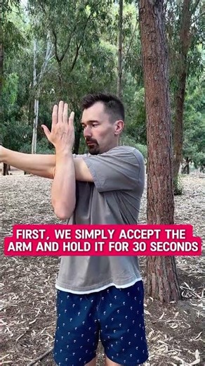 🌀 Experience relief from neck discomfort with this unique three-step technique.