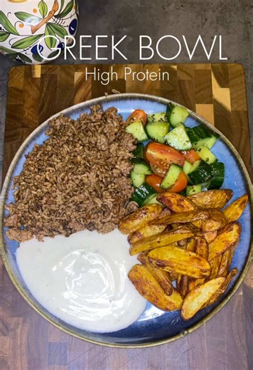 High Protein Greek Bowl 🇬🇷🔥 (155g Protein Total) Serves 3–4 ⸻ For the Garlic Yogurt: 500g skyr 1 garlic clove, grated 1 tsp salt 1 tsp black pepper Drizzle of good olive oil ⸻ For the Beef: 500g ground beef 1 tsp lovage 1 tsp oregano 1 tsp black pepper 1 tsp smoked paprika 1 tsp thyme 1 tsp salt ⸻ Greek Salad: ½ cucumber, chopped 100g cherry tomatoes, halved Olive oil Salt, pepper & oregano ⸻ Crispy Potatoes 🥔 400g potatoes, cut into bite-sized pieces 1 tsp olive oil 1 tsp salt 1 tsp black p