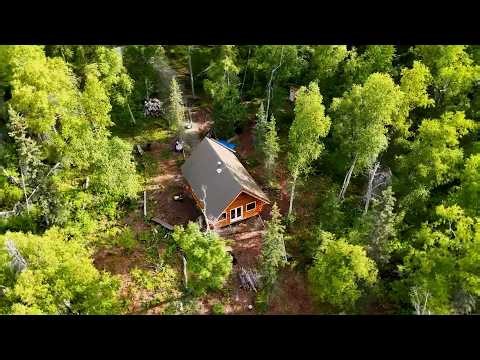 American Man Builds Log Cabin From Start to Finish ‪@beccanlevisalaska‬