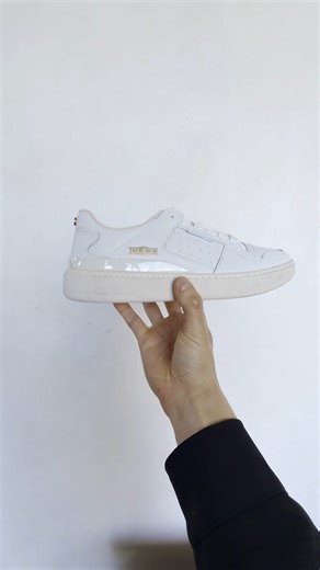 Le sneakers IRON firmate CULT si esprimono con linee dinamiche e dettagli che richiamano i segni distintivi del marchio. www.cultofficial.com #CULT #cultofficial #cultshoes | Cult Shoes (Official)