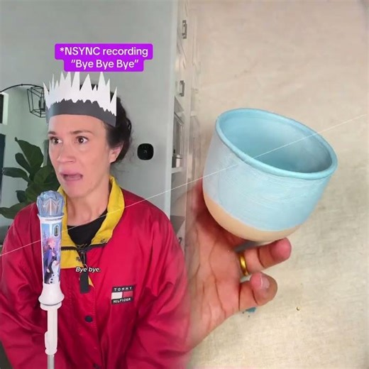 Annnnd we’re back in the studio with more NSYNC behind the scenes! JT just can’t help himself…