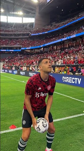 Diogo Dalot Plays Headers With Fans 🥹