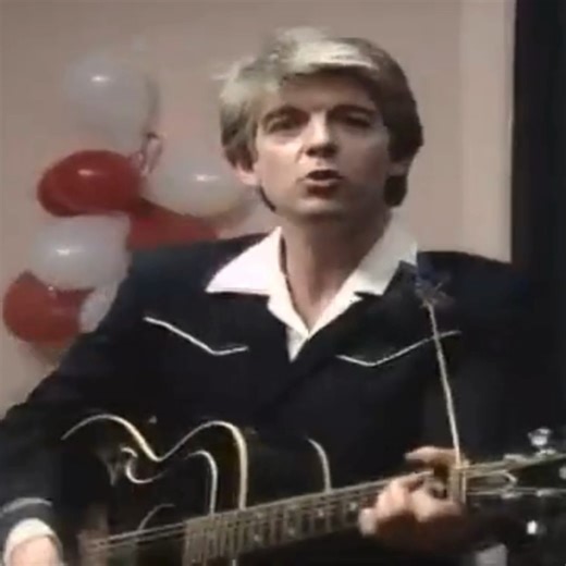 40 years of Nick Lowe's 𝘛𝘩𝘦 𝘙𝘰𝘴𝘦 𝘰𝘧 𝘌𝘯𝘨𝘭𝘢𝘯𝘥! Released in 1985, the record contains one of Nick's biggest hits with “I Knew the Bride (When She Used to Rock & Roll)." What's your favorite track from the album? | Yep Roc Records
