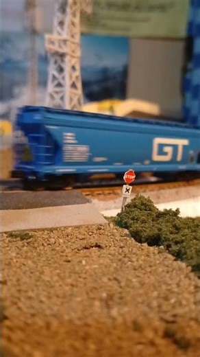 CSX grain train N scale