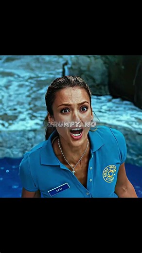 The penguin had perfect timing😂| Good Luck Chuck (2007)