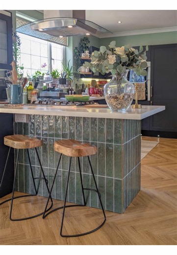 A DIY peninsula makeover by @alittledetached — featuring our Benedict Green Brick Tile 💚 Rich in colour. Full of texture. Big on impact. #gotiles #greentiles #bricktiles #kitcheninspo #beforeandafter #diykitchen #ukhomes #kitchenmakeover
