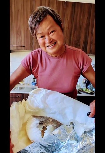 This Fish Nearly Broke My Knife Until... #cookinghacks #tutorial