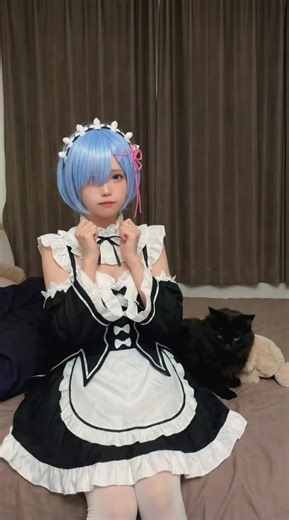 Divertido Cosplay de Rem: Estilo y Creatividad