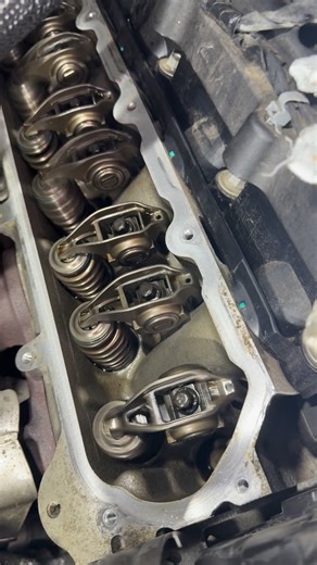 S & E Automotive 🔧 on Instagram: "complete diagnoses 🔧😎After we disassembled the engine, we discovered that one of the valve rockers was not working correctly."
