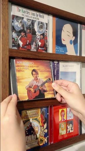ジャケットの美しさごと、大切にできるラック。《CDを壁に飾る木製額縁》
