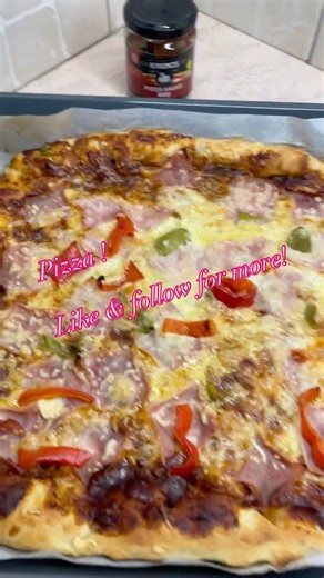 𝑪𝒐𝒐𝒌𝒊𝒏𝒈 𝒅𝒊𝒂𝒓𝒚 𝒃𝒚 𝑳𝒊𝒕𝒔𝒂 on Instagram: "Πίτσα με σάλτσα bbq @kyknoscanning Όταν η Κύκνος σου στέλνει να δοκιμάσεις τις καινούργιες της σάλτσες για πίτσα , δεν έχεις να σκεφτείς και πολλά 🤣 φτιάχνεις αμέσως πίτσα !!! Ένα μόνο είναι το δίλημμα! Με ποια από τις τρεις γεύσεις να ξεκινήσεις ! Bbq, basilico ή spicy? Κάναμε λοιπόν οικογενειακό συμβούλιο και αποφασίσαμε να δοκιμάσουμε πρώτα την bbq!!! Ενα έχω να πω ! Είναι ονειροοοο!!! Σου αφήνω και τη συνταγή για μια μεγάλη πίτσα ! 22