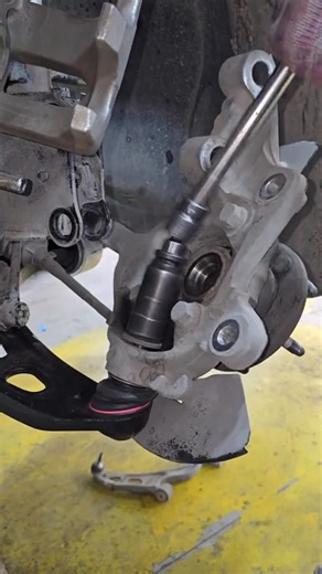 Ford Taurus front lower arm noise fixed #mechanic #automotive | Automotive.04 | Facebook