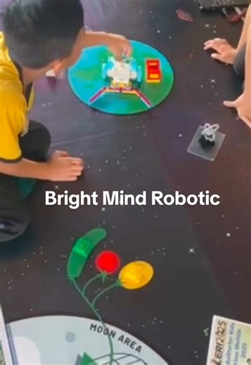 ✨ Bengkel Bright Mind ✨ Dikendalikan oleh jurulatih dari IPGKS dengan pengisian menarik seperti: 🤖 4.1 Pemasangan / Pembinaan Robot 💻 4.2 Integrasi Perisian & Kawalan Program ⚙️ 4.3 Kod Pengaturcaraan Robot: • Kawalan pergerakan robot • Kawalan pergerakan cakar • Pengaturcaraan sensor 🚀 4.4 Masa Depan Robot (Robot Angkasa), tugasan & pengaturcaraan 🏁 4.5 Cabaran Robot #BrightMindWorkshop #IPGKS #Robotik #Inovasi #STEM