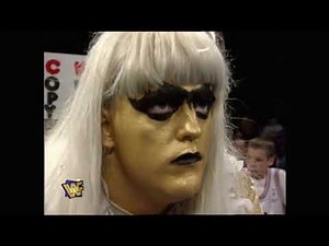 Owen Hart vs Undertaker. Paul Bearer arrives with a Golden Casket for Goldust! (WWF)