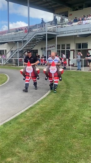 Arguably the most competitive race of the day...🤣 Who'll take out 2025's running THIS Sunday as a part of Bayleys Christmas at the Races?! | Racing Te Aroha