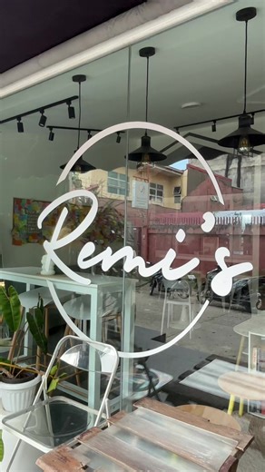 Not gatekeeping this one because it’s too good to keep secret 🤎✨ Remi’s is a hidden café gem with the most aesthetic interior and a cozy alfresco dining spot you’ll definitely love. Perfect for cute coffee dates, catch-ups, or slow afternoons. 📍 21 G Cuartero St, Jaro, Iloilo City, 5000 Iloilo If it’s hard to find… Google Maps is the key 😉🗺️☕ #iloilo #reco #coffeeshop #iloilocoffeeshop #iloilocafe