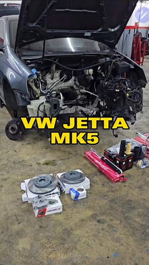 Este VW Jetta MK5 con motorización de 2.5L y 5 cilindros. Lo equiparemos con piezas de primer nivel... Una restauración de condiciones bastante importante. Estaremos reparando, suspension, frenos, y muchos detalles del tren motriz... Un proyecto que apunta a quedar en condiciones excelentes para que siga acumulando kilometros.... #mecanico #1080garage #taller #auto #motor #transmisión #engine #frenos #suspensión #reparación #mantenimiento | MecaniPana