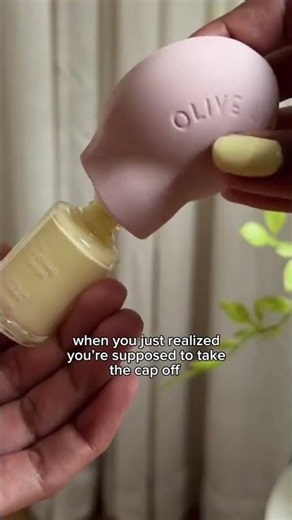 The magic of Poppy. Have more stability when painting your own nails at home 💛💛