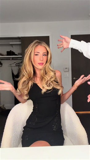 Glamming Scarlet for Her Premiere: A Stunning Makeup Look 💄