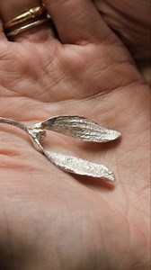 9.6K views · 75 reactions | Nature’s beauty, cast in silver and gold. ✨ Inspired by the woodland treasures she gathers, Jessica Collin transforms delicate twigs, seedheads, and leaves into timeless jewellery at @castandfound. Each piece tells a story of place, memory and the quiet magic of nature. Discover her intricate designs and the craftsmanship behind them: https://countrylivinguk.visitlink.me/zzYCqE | Country Living Magazine | Facebook