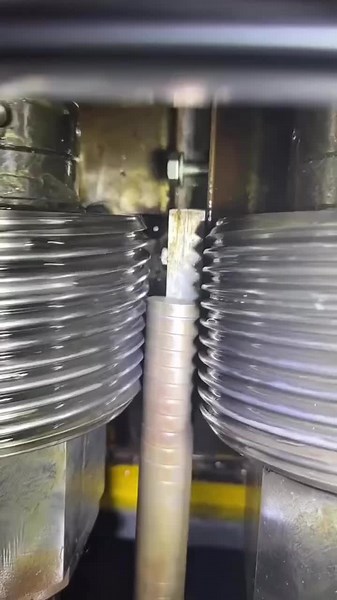 Threading 🔩 #engineering #mechanicalengineering #howitsmade #mechanism #engineers #engineeringlife #engineeringlovers #engineeringporn #mechrec #engineer #trending #trendingaudio #chrisburke