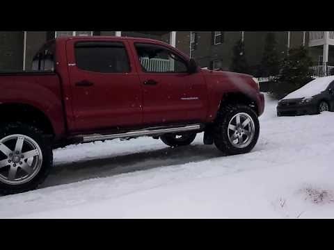 4WD vs 2WD in the snow with Toyota Tacoma