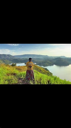 Discover the Beauty of Lake Bunyaruguru in Uganda