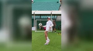 Stop, tiri al volo e colpi di tacco: Sinner show anche col pallone da calcio. Dall'Atp il suggerimento a Gattuso: «È pronto per la Nazionale»