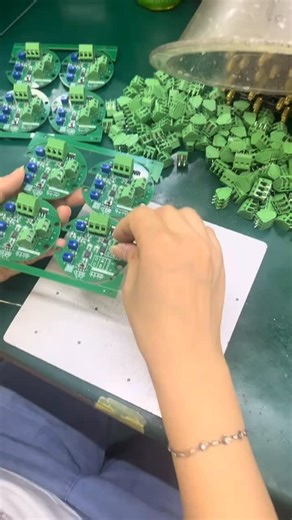 Kei Kei on Instagram: "Pcb Assembly Service, quick turn and small quantity PCBA prototype manufacturing services, including PCB fabrication, PCB assembly, components sourcing (BOM), testing, and one-stop electronic manufacturing service (EMS). #pine64#devre#embeddedsystems#semiconductorwave#engineers#technologyfacts#wearables#inventor#eaglecad#raspberrypi3projects#zilog#servos#bme280#linefollowerline#circuitplayground#rapidprototyping#arduinobrasil#Hacking#pcbway#embedded_system#gearmotor#projec