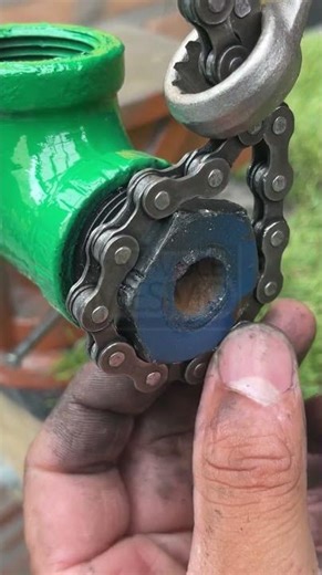 Amazing universal tool made from a bicycle chain #workshophack USA #WorkshopHack #UniversalTool