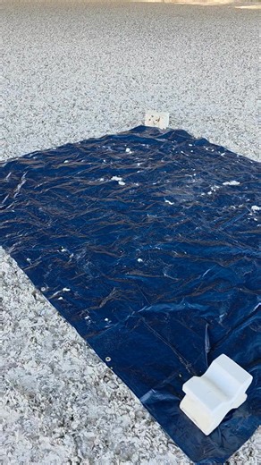 From the horse’s perspective… literally. 👀🐴 Today we worked with a simple blue tarp. Same tarp. Same place. Same horse. But depending on where you stood… it looked completely different. From one angle, it was a deep, dark blue. From another, with the sun hitting it just right, it almost looked white. And that’s what immediately made me think of Temple Grandin and how often she reminds us that animals don’t see the world the way we do. We tend to look at a tarp and think, “It’s just a blue tarp
