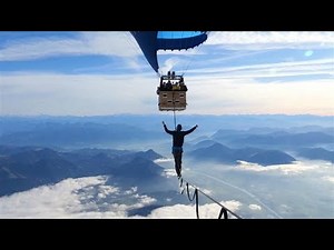 Slackliners set world record, balancing at 2,500 metres high between hot air balloons