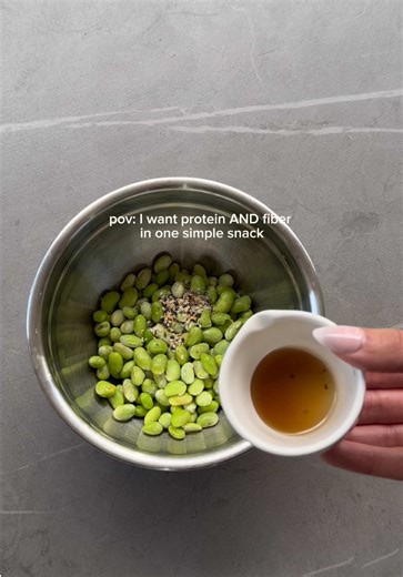If you forgot about edamame here’s your reminder 🫛 1 cup of cooked, shelled edamame has about 18g of protein and 8g of fiber — nutrient powerhouse!! 🫛Roasted Sesame Edamame Ingredients: 3 cups frozen edamame (thawed) 1 tbsp sesame oil 1 tbsp sesame seeds 1 tsp sea sat How to: Preheat oven to 425F and line a baking sheet with parchment paper In a bowl, combine the edamame, oil, sesame seeds, and salt. Spread onto the sheet Bake for 15-20 mins & enjoy — #dietitian #nutrition #healthyrecipe #edam