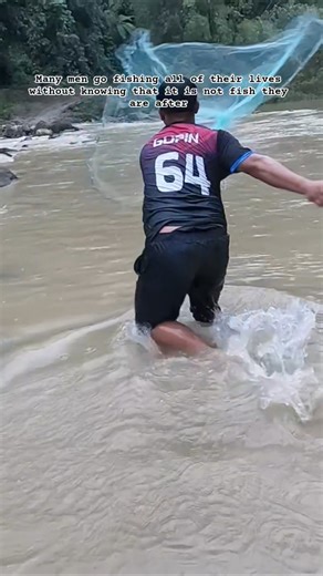 Cast net Fishing in rainy day #dangerous fishing #Net Fishing #सबसे गहरी नदी में जाल से मछली पकड़ना