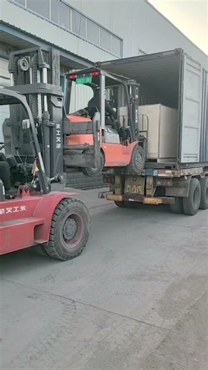 Unconventional but Efficient Container Loading – A Two-Forklift Combination