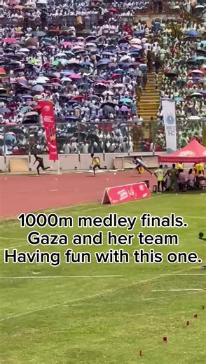 St. Louis Wins 1000 Metres Medley Finals for Girls