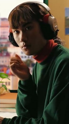 Lofi Girl realizes she’s being recorded 🎥