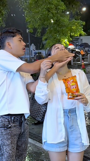 173K views · 2.5K reactions | feed the beautiful girl food until her mouth is full  | Guntur Budiawan | Facebook